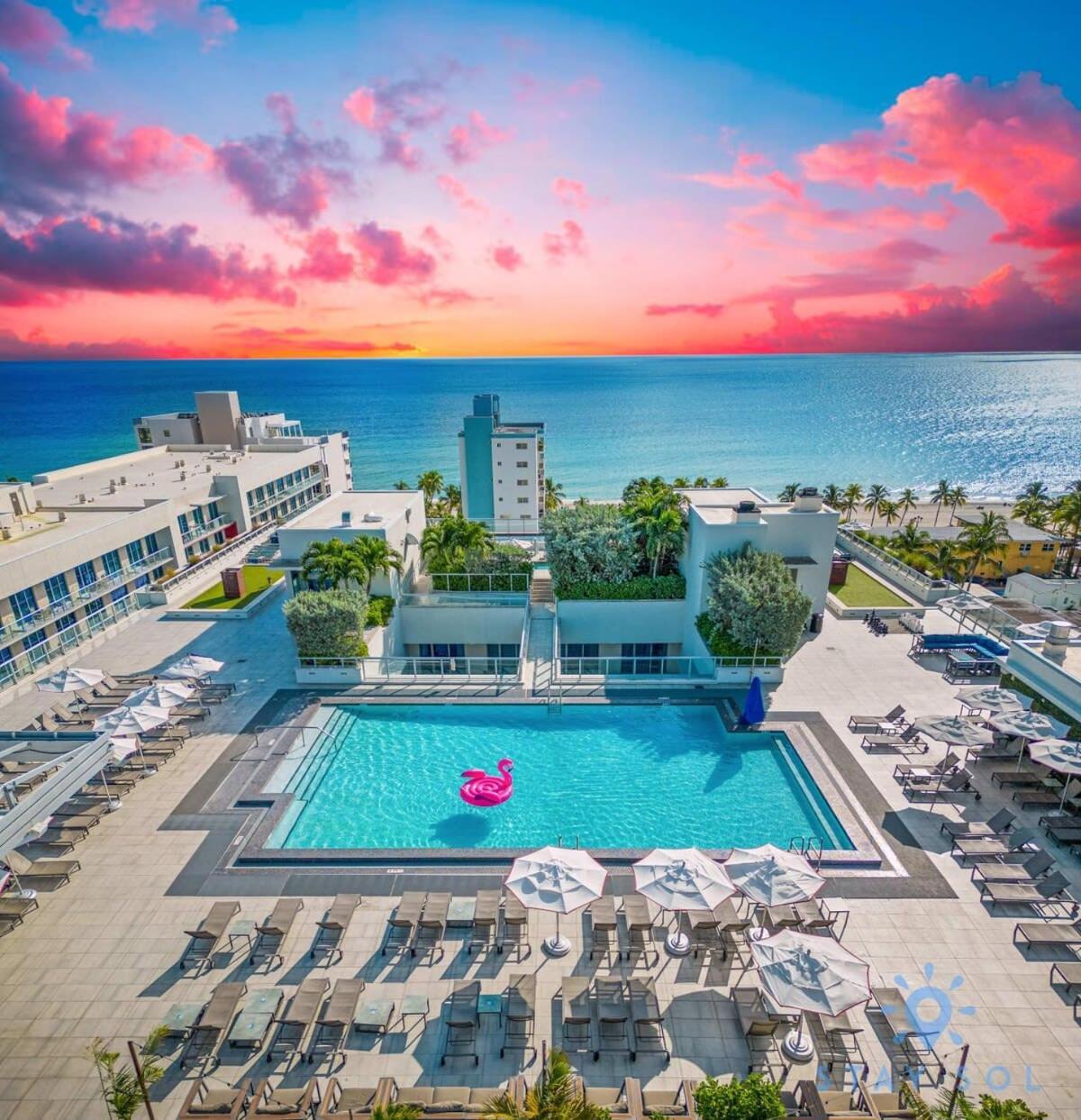 Rooftop Pool & Hot Tub - Gym - Hollywood Beach Apartment Exterior photo