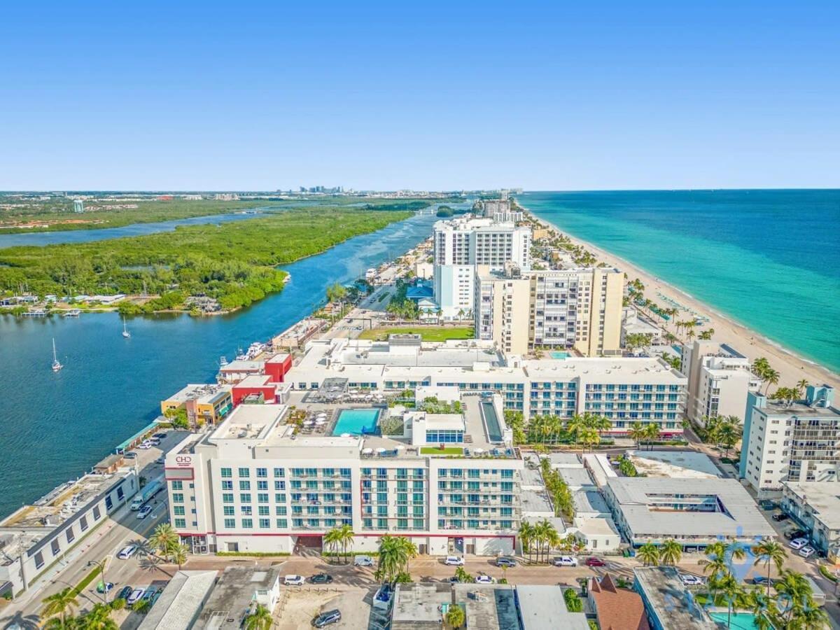 Rooftop Pool & Hot Tub - Gym - Hollywood Beach Apartment Exterior photo