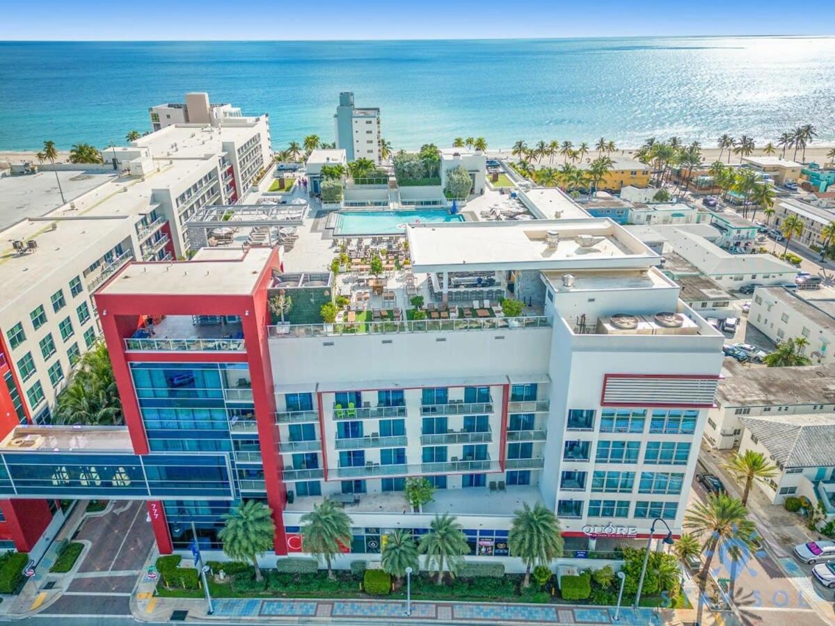 Rooftop Pool & Hot Tub - Gym - Hollywood Beach Apartment Exterior photo