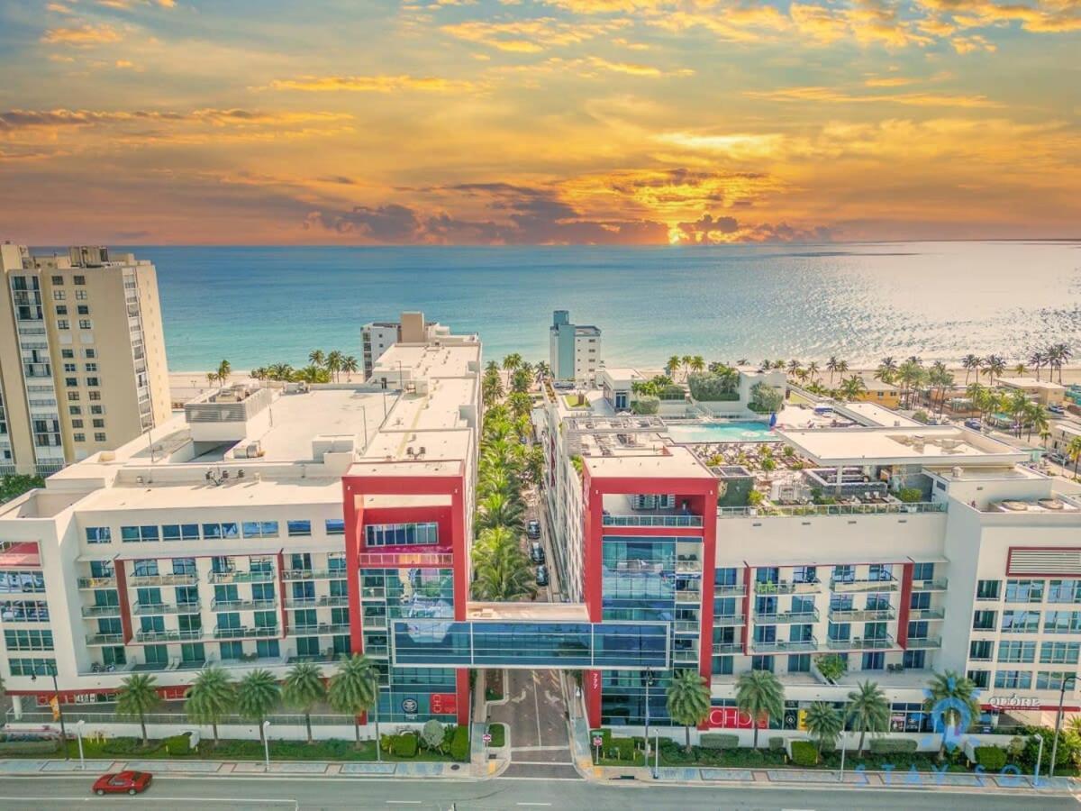 Rooftop Pool & Hot Tub - Gym - Hollywood Beach Apartment Exterior photo