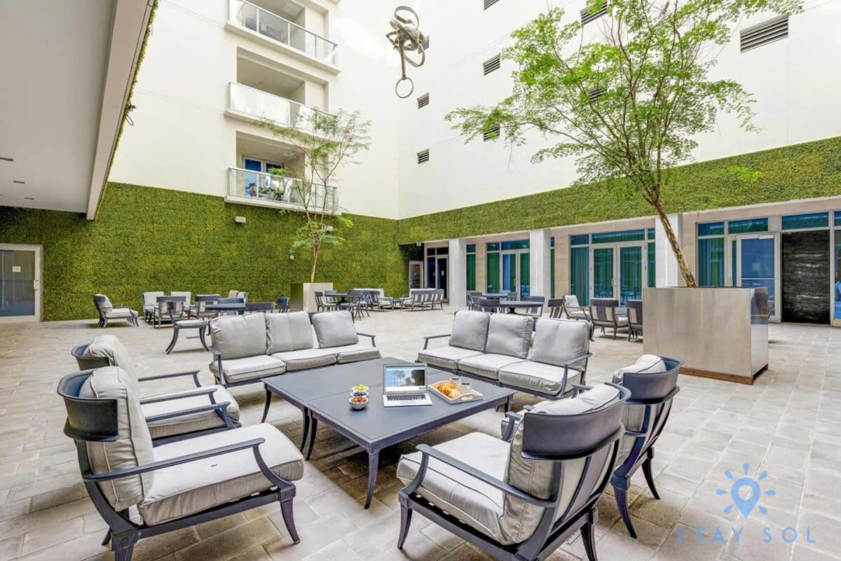 Rooftop Pool & Hot Tub - Gym - Hollywood Beach Apartment Exterior photo