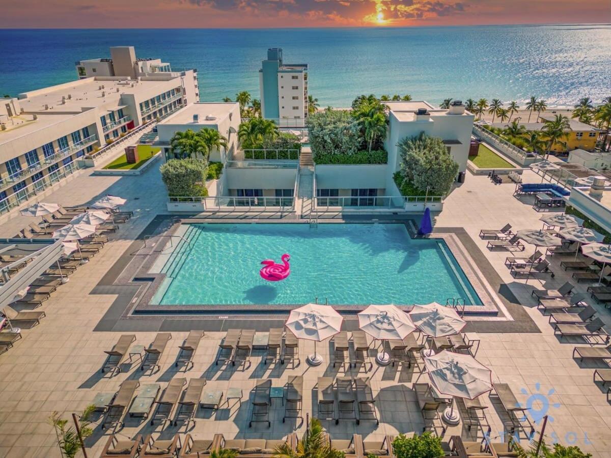 Rooftop Pool & Hot Tub - Gym - Hollywood Beach Apartment Exterior photo