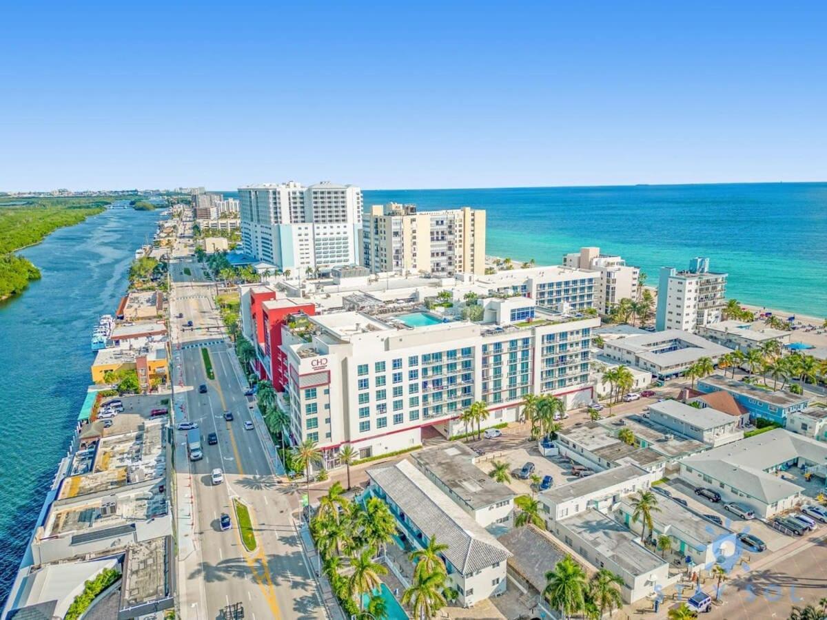 Rooftop Pool & Hot Tub - Gym - Hollywood Beach Apartment Exterior photo