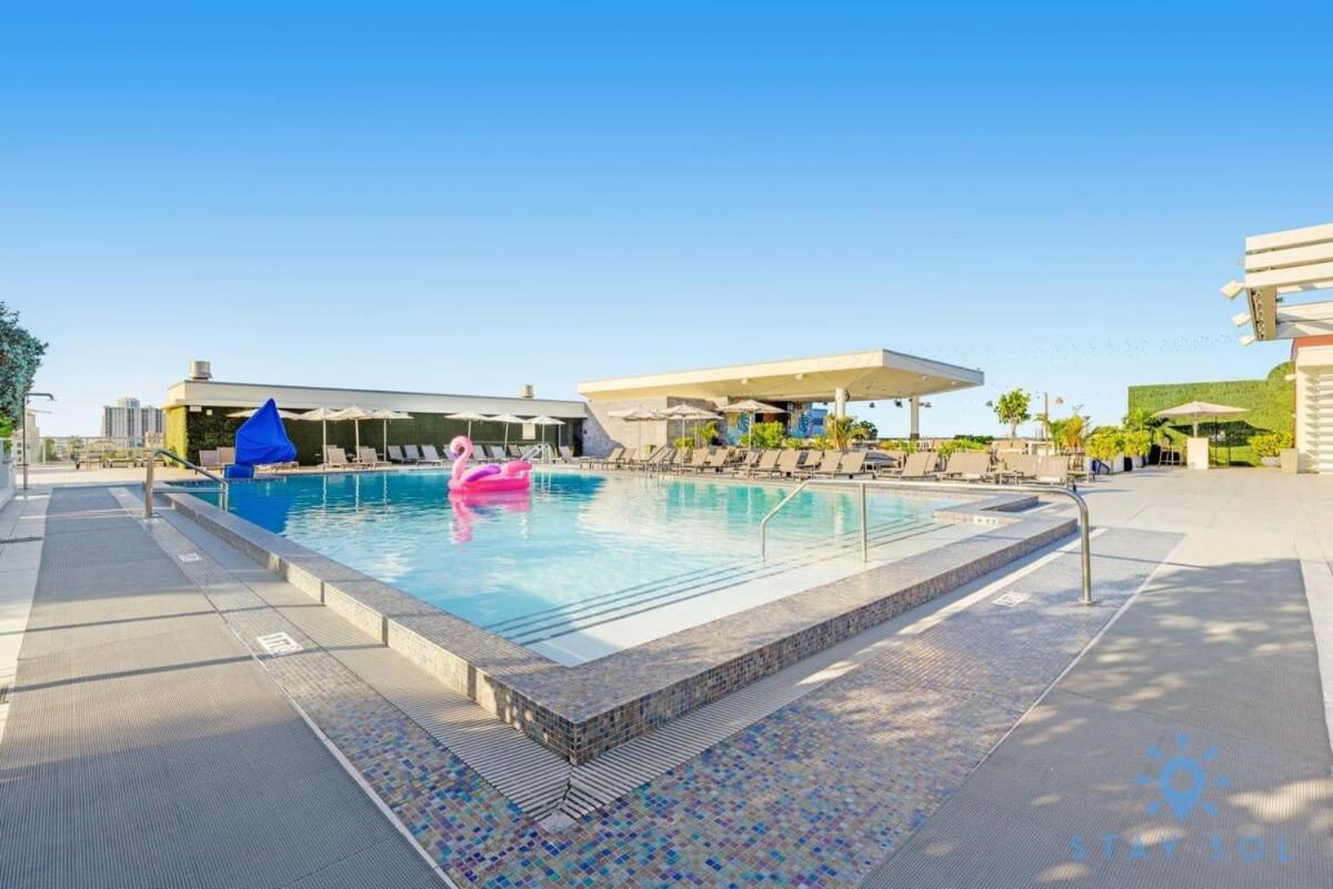 Rooftop Pool & Hot Tub - Gym - Hollywood Beach Apartment Exterior photo