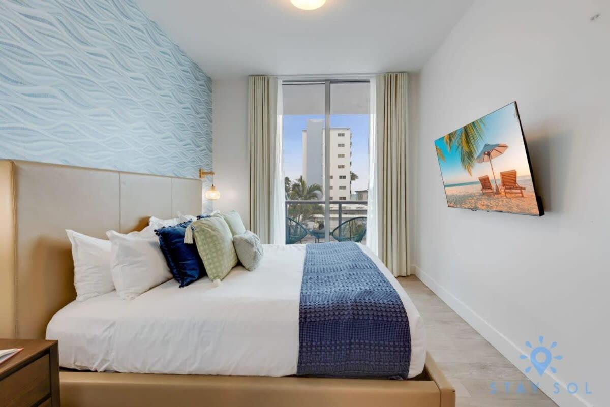 Rooftop Pool & Hot Tub - Gym - Hollywood Beach Exterior photo