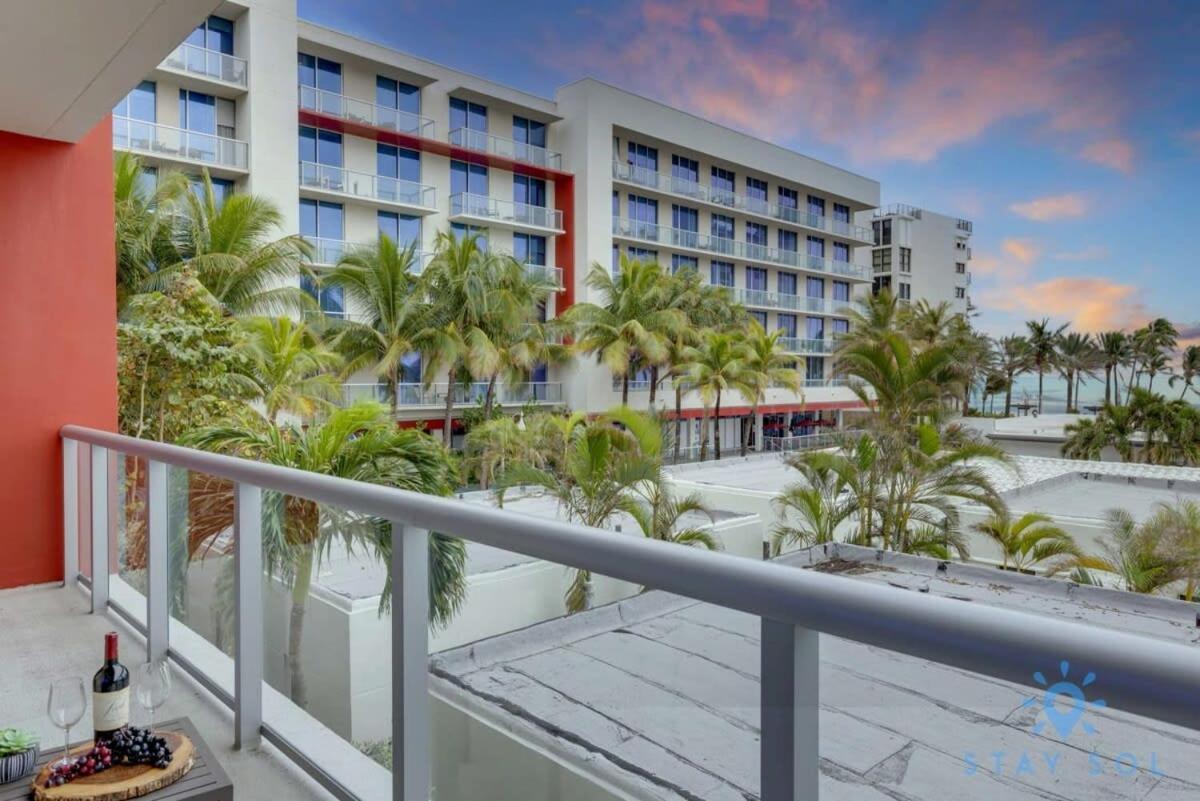 Rooftop Pool & Hot Tub - Gym - Hollywood Beach Apartment Exterior photo