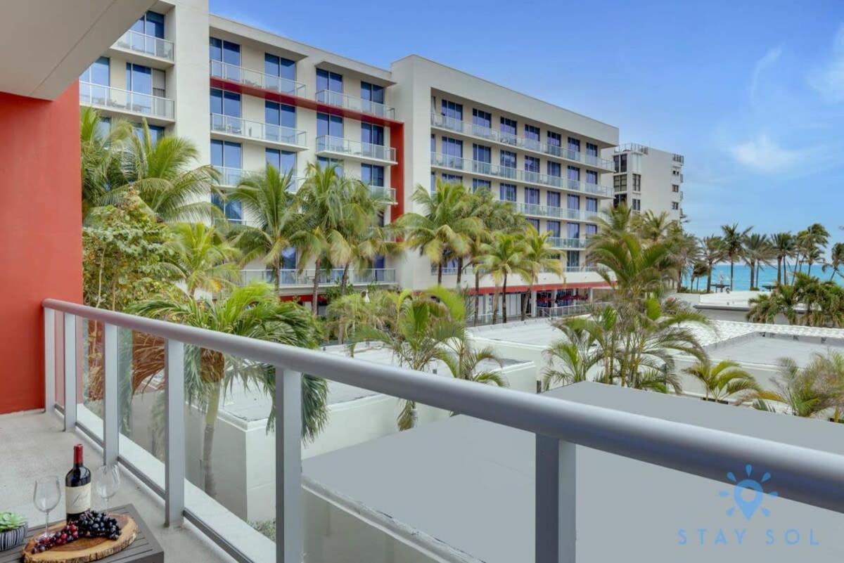 Rooftop Pool & Hot Tub - Gym - Hollywood Beach Apartment Exterior photo